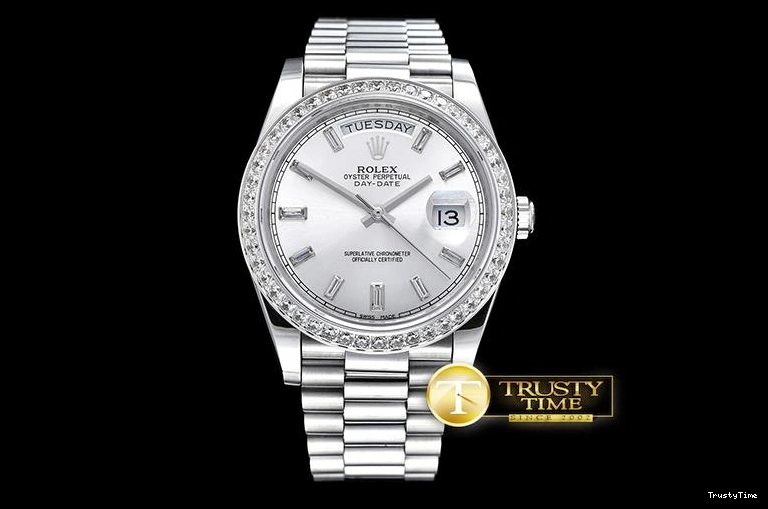 0223 RDD0207F – DayDate Compact 677